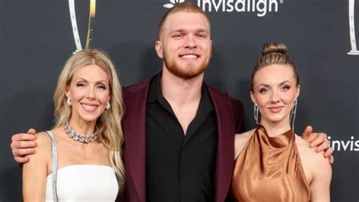 Aidan Hutchinson&rsquo;s mom Melissa relives daughter Aria&rsquo;s Miss Michigan win