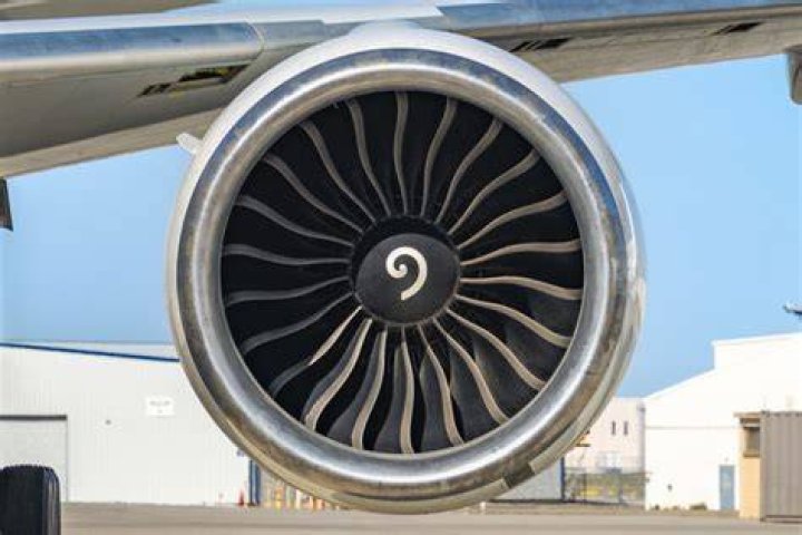 Aktuell Effektiv Sobriquette mechanic sucked into jet engine Fr&uuml;hst&uuml;ck