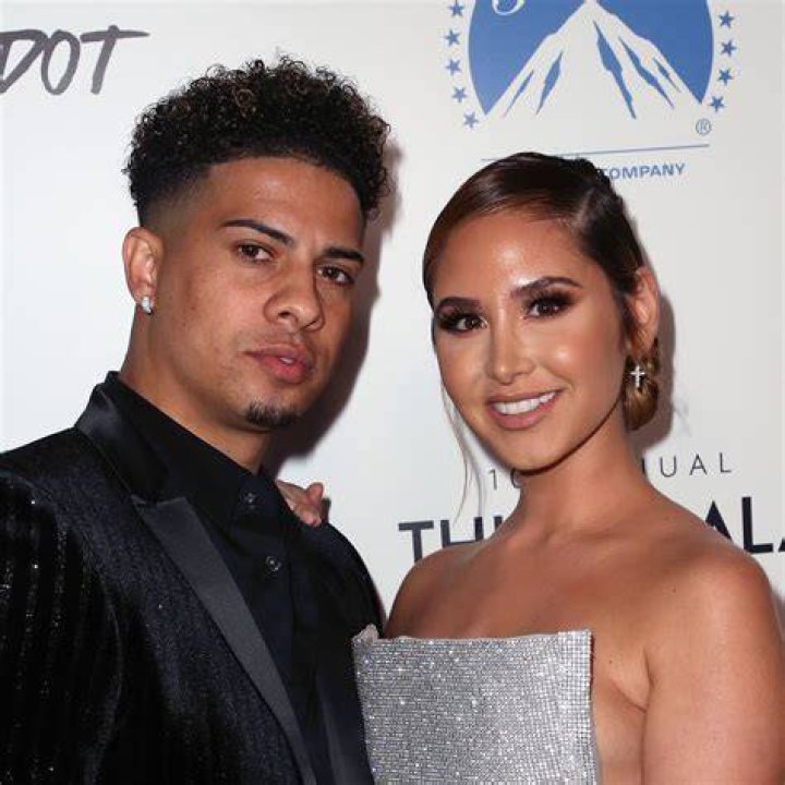 Austin McBroom Age, Net Worth, Wife, Family, Height & Biography