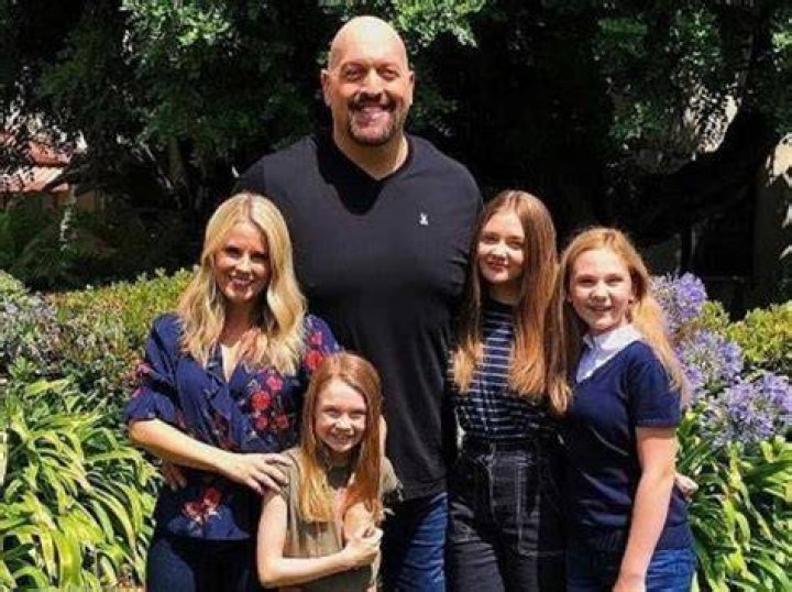 Big Show Marriage and Family Big Show's Wife and Daughters in Real Life