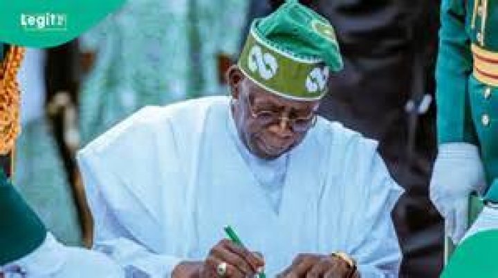 Gwamnatin Nigeria ta gano ma'aikatan boge 50,000 BBC Hausa
