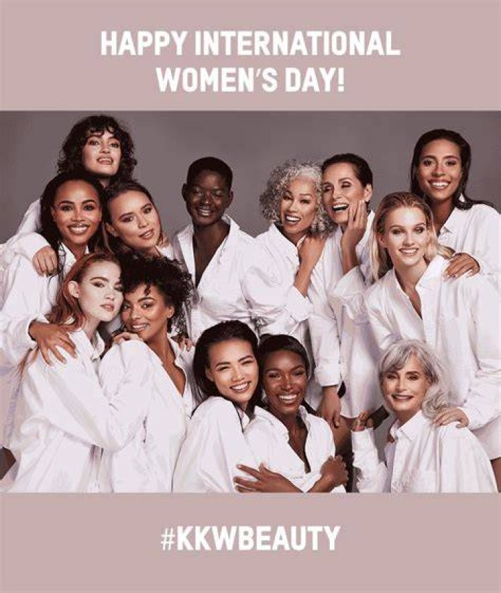 Happy Mother’s Day from KKWBEAUTY 💗 Kris jenner hair, Kardashian