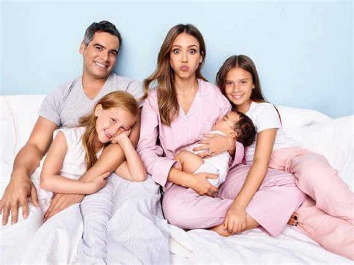 How Jessica Alba Is Teaching Her Kids to Pay It Forward Jessica alba