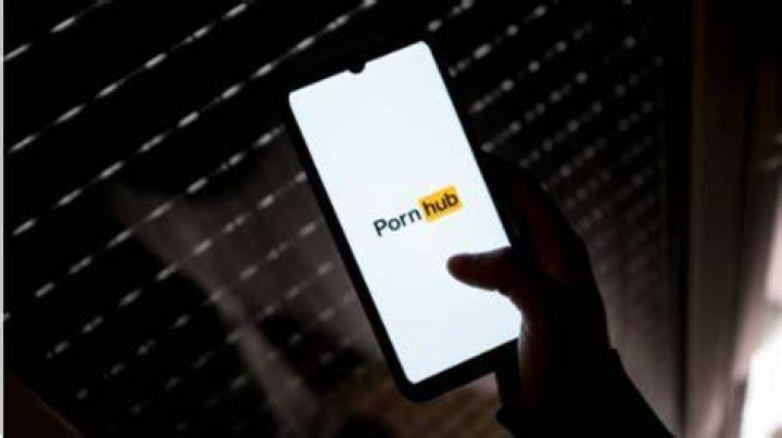 ¡Feliz cuarentena! Pornhub página para adultos, libera contenido premium