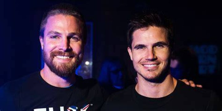 Is Stephen Amell Brother Robbie Amell? Parents And Family