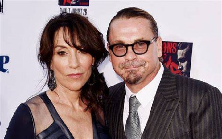 Katey Sagal 2018 Husband, net worth, tattoos, smoking & body
