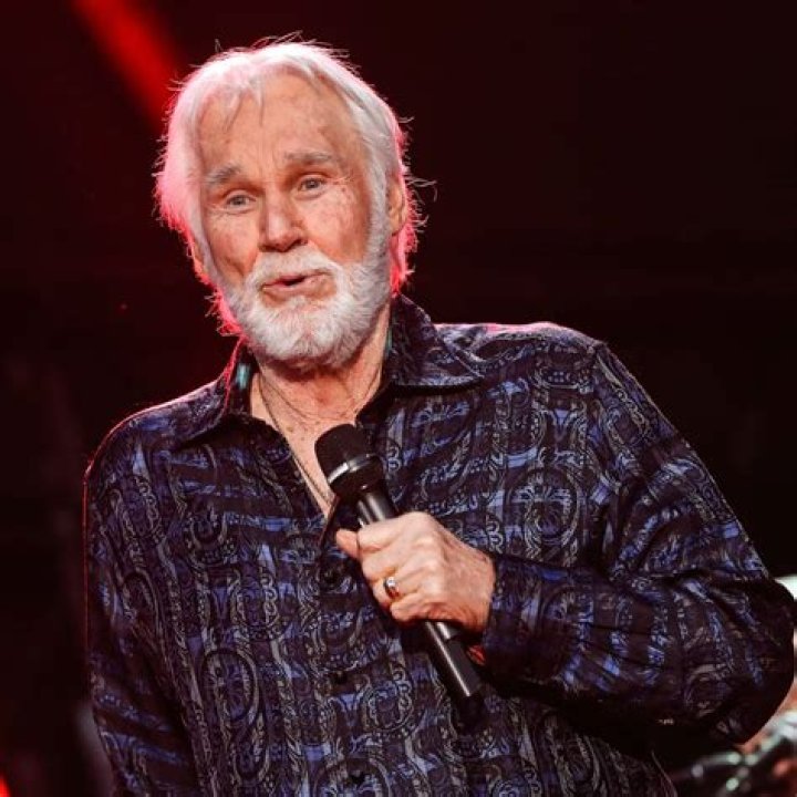 Kenny Rogers' Wife How The Country Star Found Love With Wanda Miller