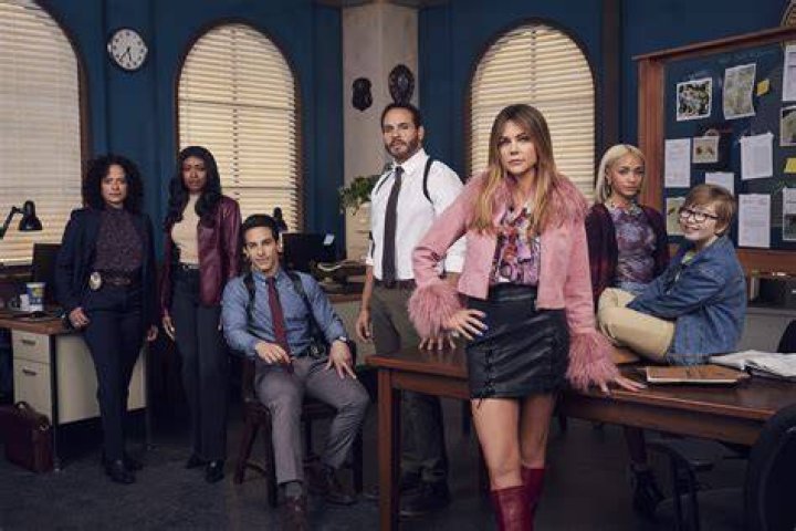 Like a Boss — Kaitlin Olson’s Response to Plastic Surgery Rumors