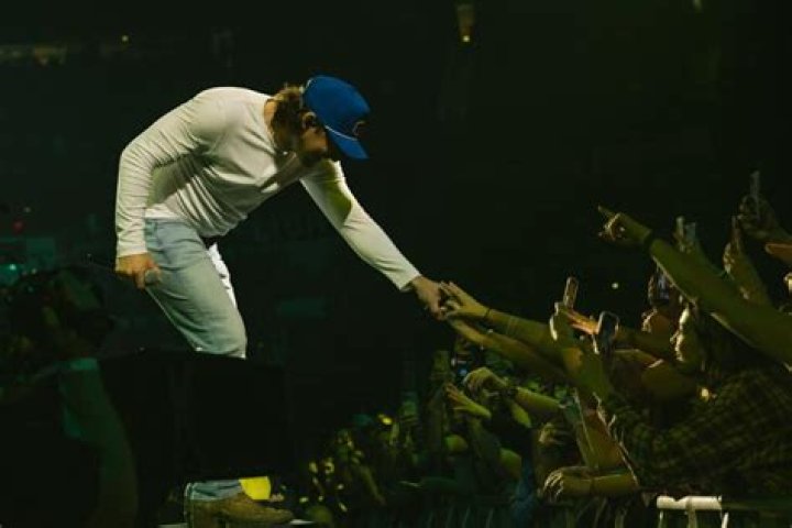 &lsquo;We back&rsquo; Wallen given goahead to sing again WPXI