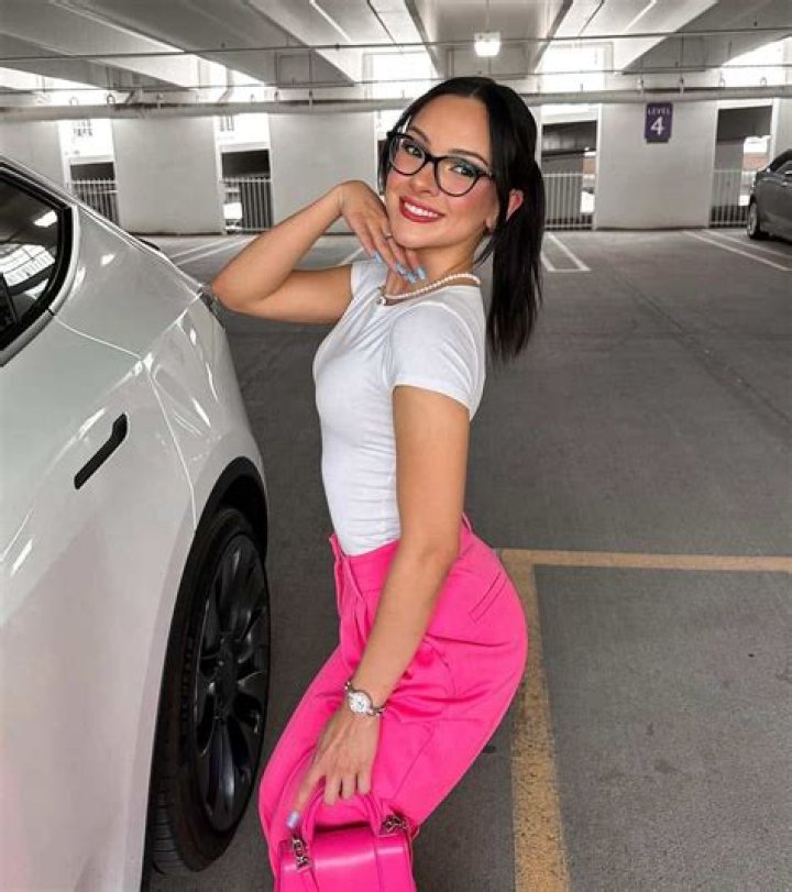 Milan Mirabella OnlyFans, Age, Height, Net Worth, Boyfriend