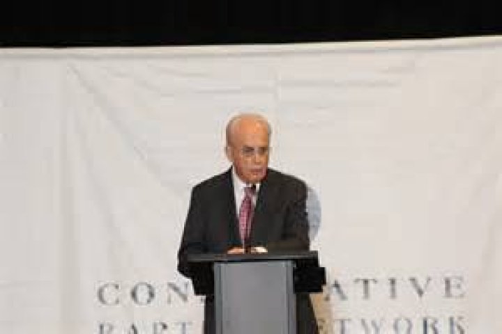 Pastor John MacArthur says Southern Baptist preacher Beth Moore should