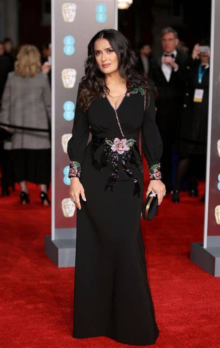 Short Celebrities Salma Hayek height 5ft 1.5in (156 cm)