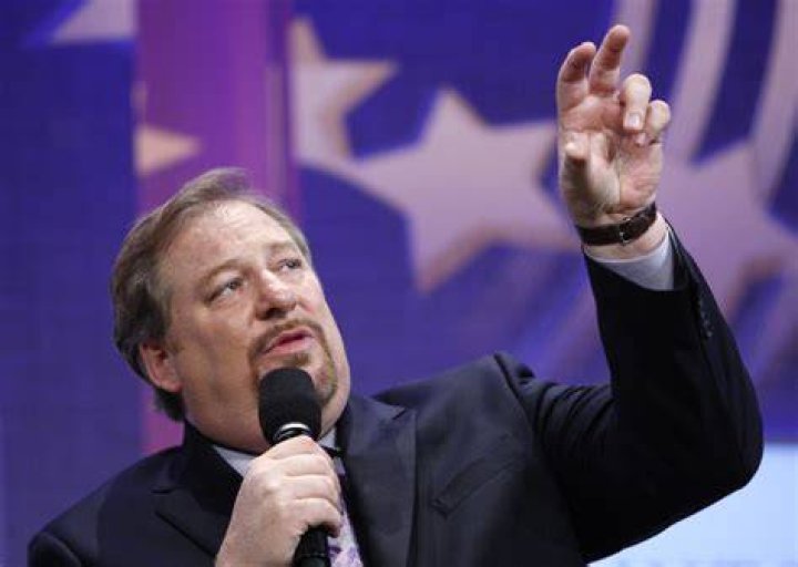 Southern Baptist MegaChurch Pastor Defends Female Preachers
