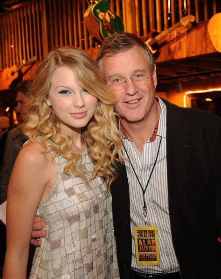 Taylor Swift&rsquo;s Dad Scott Swift Allegedly Fought Florida Burglar Crime