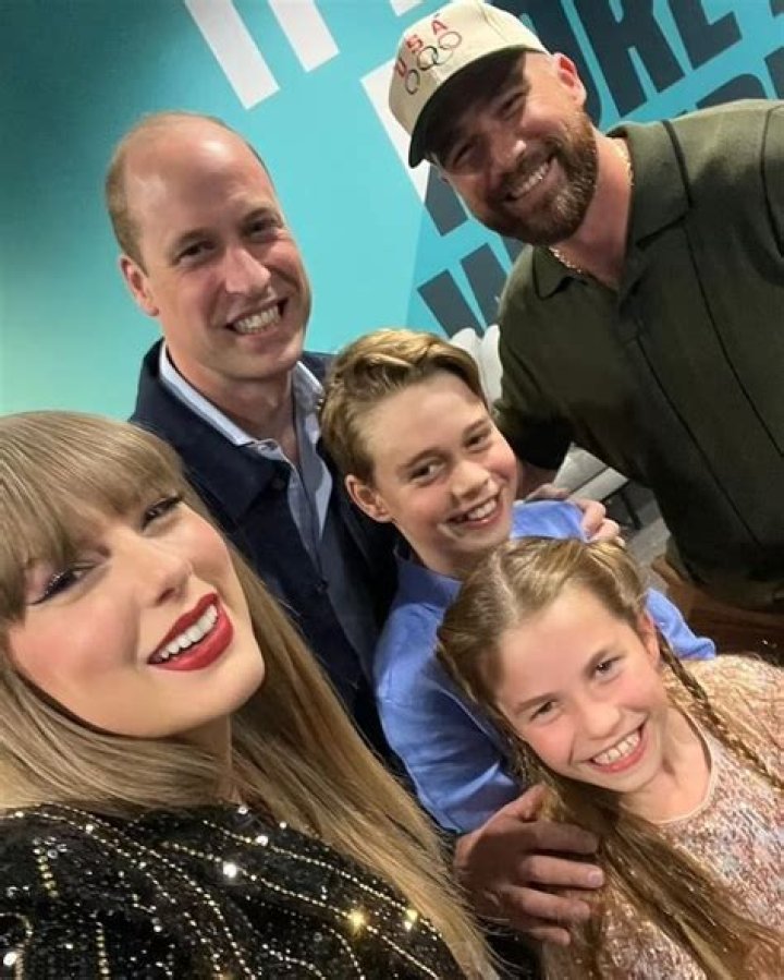 Taylor with family and Canad&aacute; jan1819 Tim Riggins, Taylor Kitsch, One