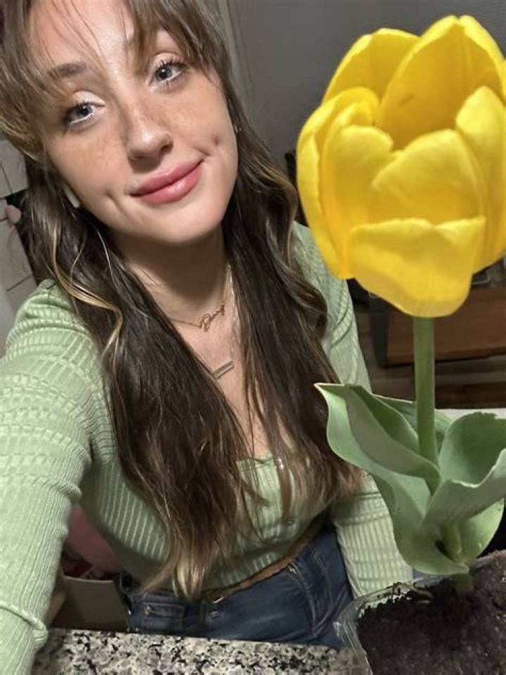 TW Pornstars 1 pic. SIMONE. Twitter. In my YouTuber era 💅🏽 do you